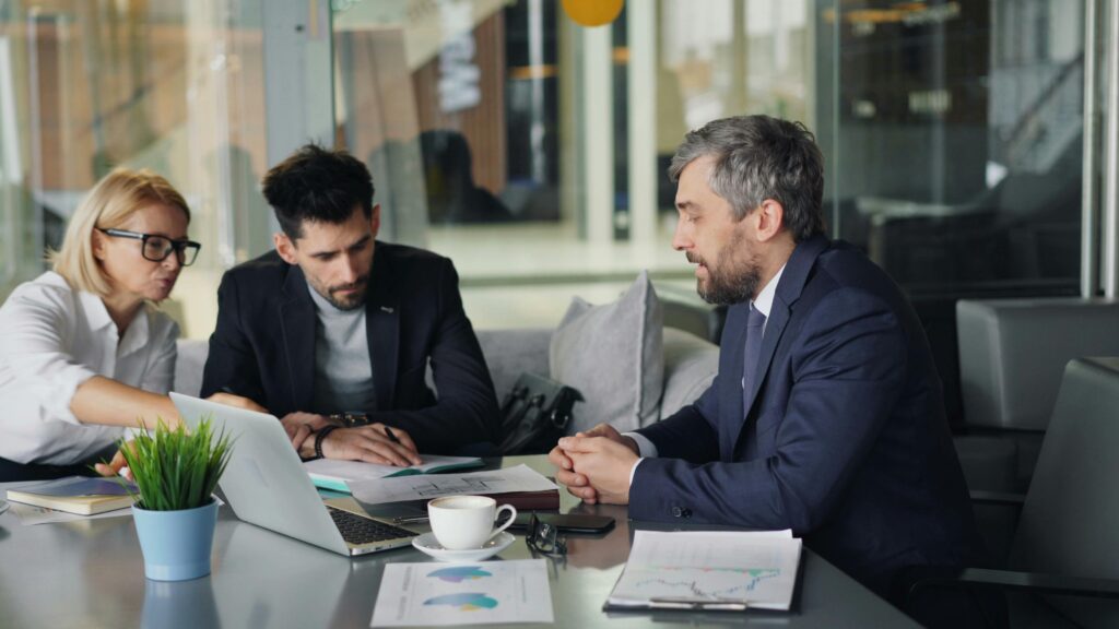 Meeting illustrating shared responsibility in digital sustainability